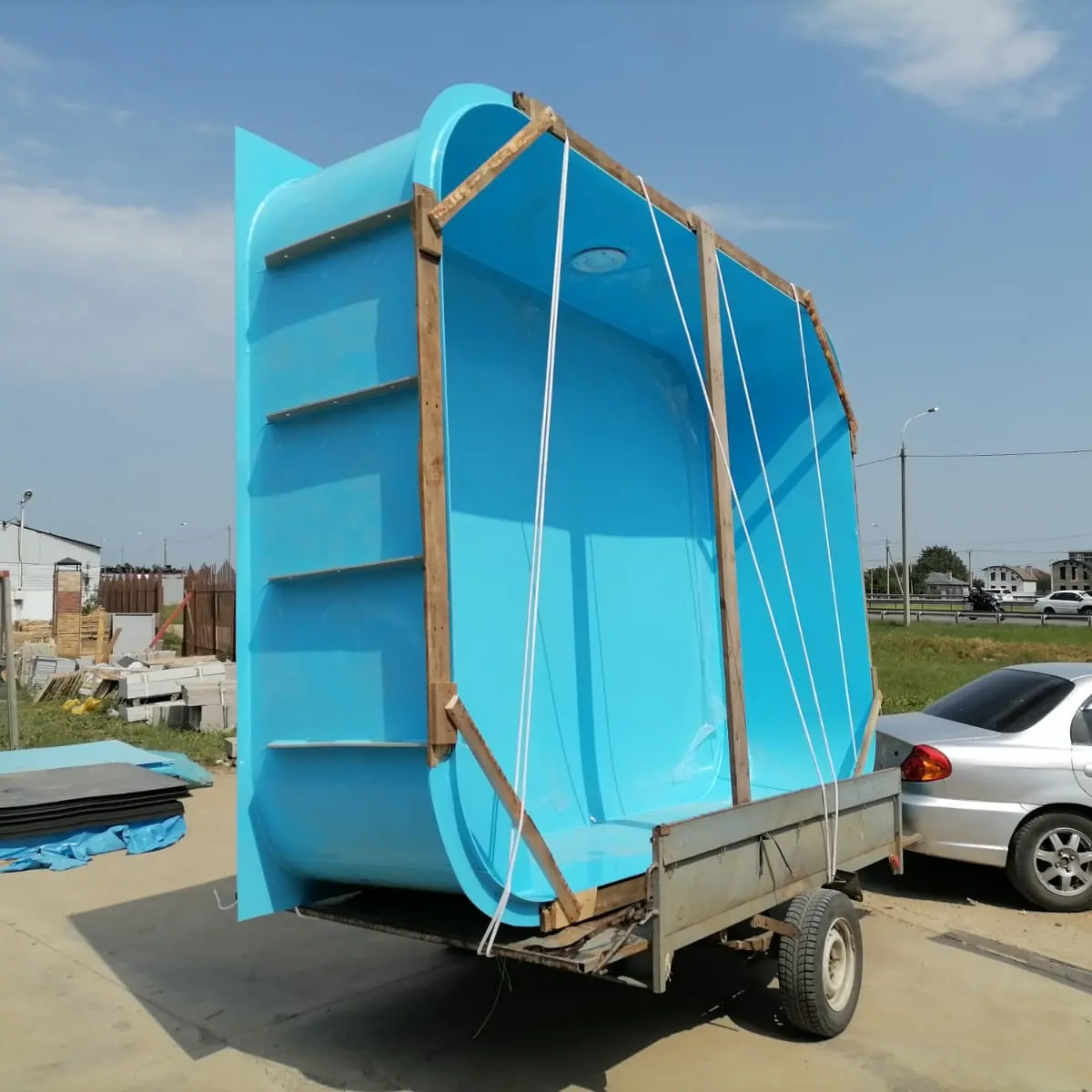 Бассейн у дома